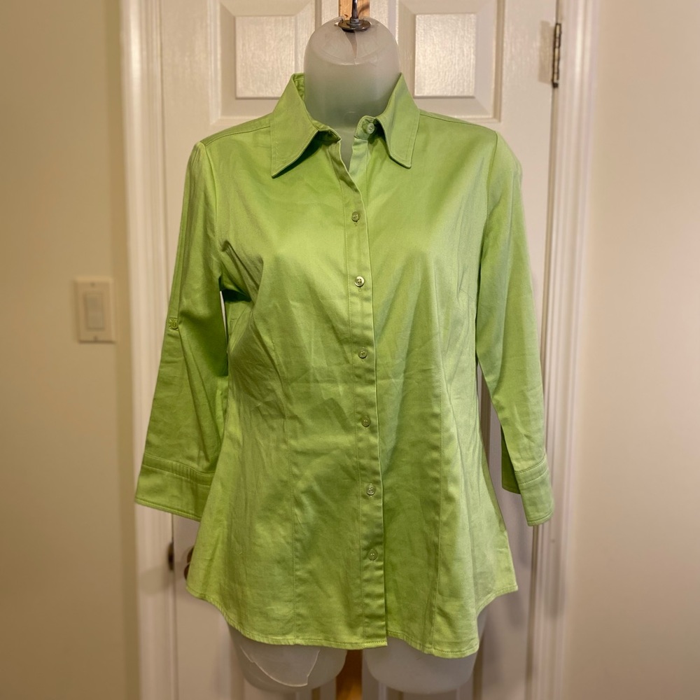 Apt.9 - Woman’s green roll-up 3/4 sleeve button down untuck shirt, Size: S